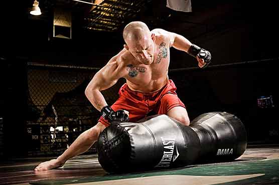 French enthusiasts defy ban on Mixed Martial Arts