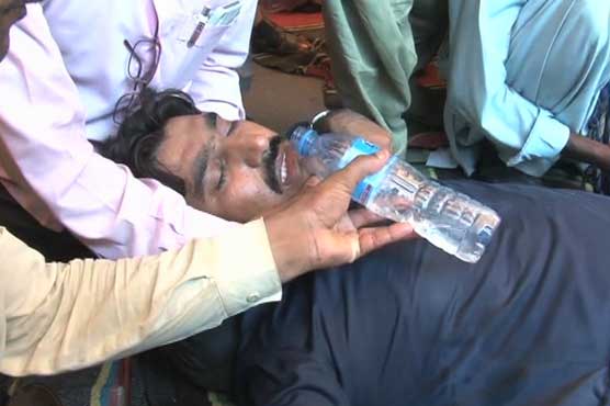 Four of PRSP, Kissan Ittehad protesters fall unconscious during protest in Lahore