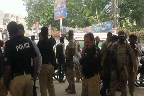 Two traffic wardens shot dead in Karachi 