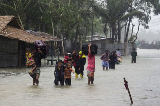 Thousands homeless in cyclone-hit Bangladesh