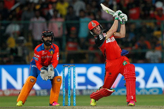 'Superman' De Villiers steers Bangalore into IPL final