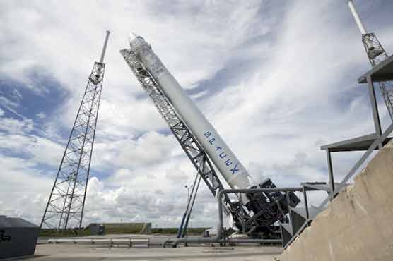SpaceX postpones rocket launch after 'tiny glitch'