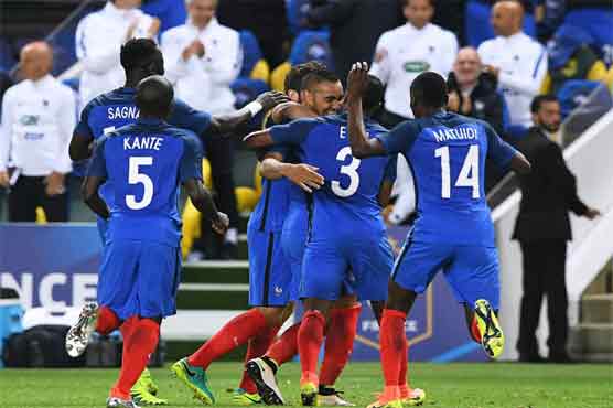 Football: Payet helps Euro hosts France past Cameroon