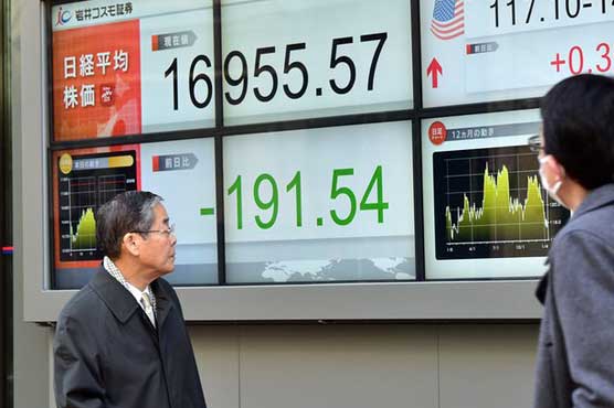 Tokyo stocks claw back early losses to end morning up