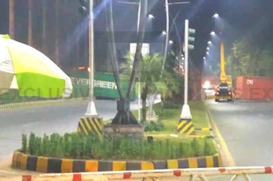 Crackdown against PTI in Bani Gala likely, police seal all roads