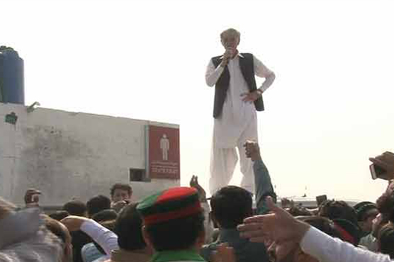 Pervez Khattak commends SC's order in Panama Leaks case