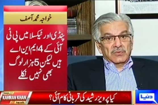 Sheikh Rasheed displayed courage, Imran didn't take risk: Khawaja Asif
