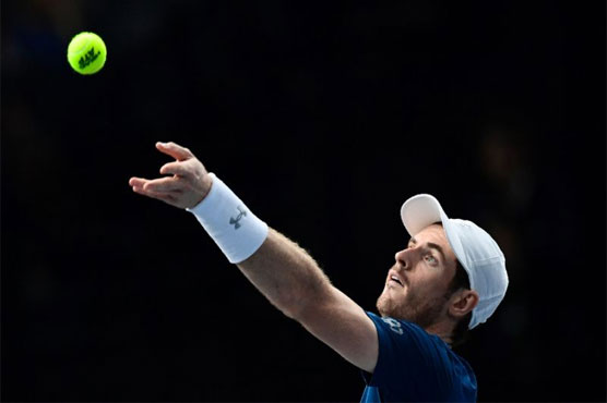 Murray struggles amid Djokovic chase in Paris