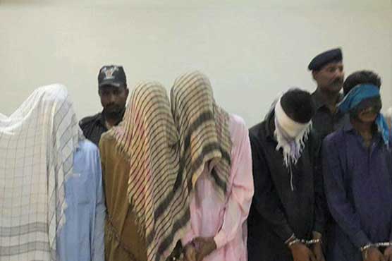 Police arrest 10 suspected robbers in Shikarpur