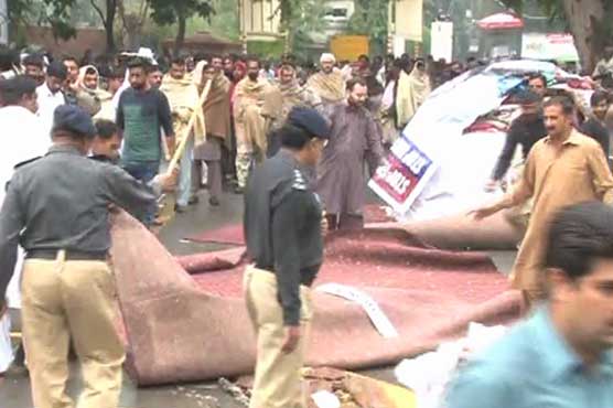Traffic restored as Lahore police uproot YDA camps at Mall Road