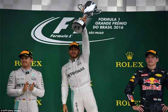 Formula One: Hamilton wins to take title showdown to final race