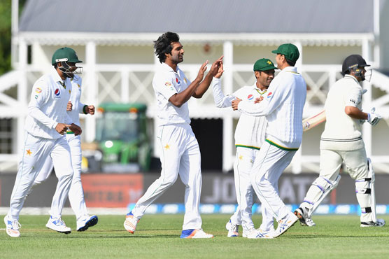 Pakistan trail New Zealand by 61 runs at lunch on day 3