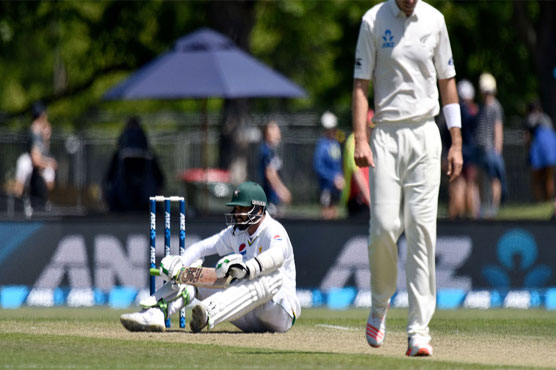 Cautious Pakistan nibble away at deficit