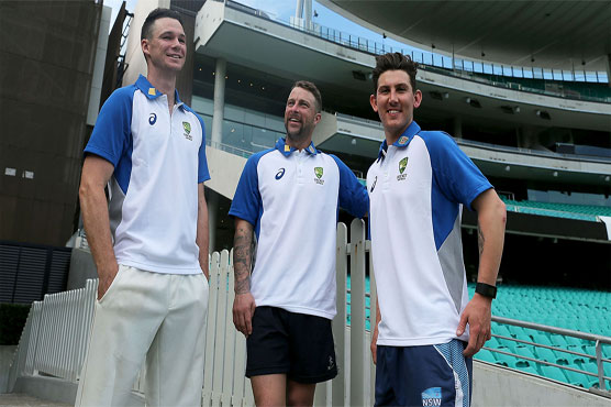 Desperate Aussies roll the dice to stop rampant Proteas