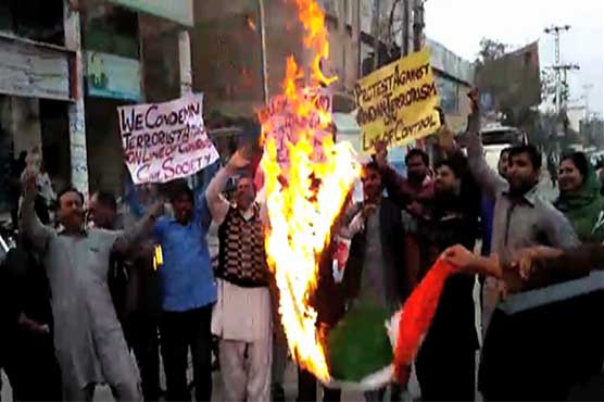 Multan locals protest against Indian violation of ceasefire