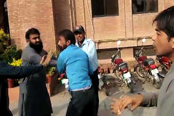 Relatives protest as patient dies due to doctors' alleged negligence in Multan