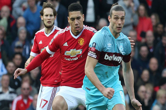 Mourinho sent to stands as Manchester United draw again