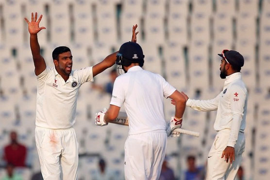 Ashwin´s triple strike leaves England reeling