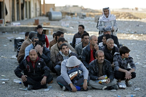 Iraqi forces try to weed out IS from those fleeing Mosul