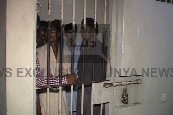 Karachi: Crackdown against pillion riders, 140 arrested