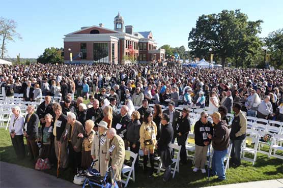 Record 1,201 couples renew wedding vows in Kalamazoo