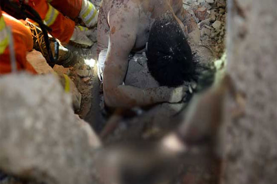 Father's last embrace saves girl in China building collapse