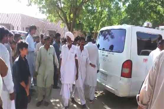 Four dead as van overturns in a deadly crash in Tharparkur   