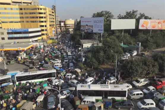 Lahore: Students' protest brings traffic to standstill