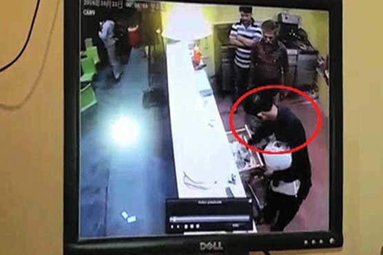 Karachi: Dacoits loot 10 people at food center in Korangi