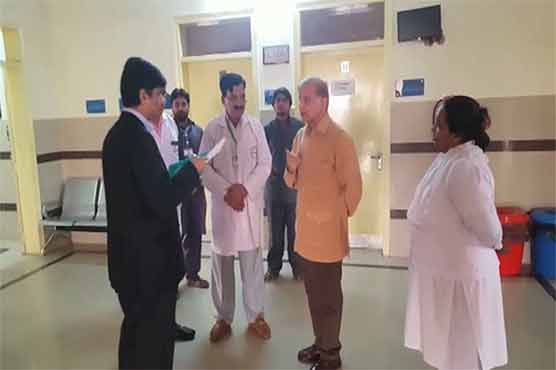 Shehbaz Sharif visits THQ Hospital Raiwind, express anger over poor cleanliness 