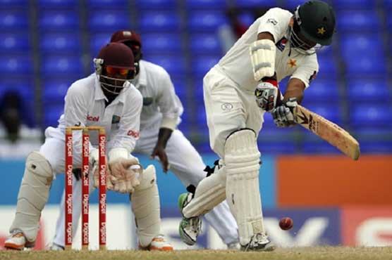 Pakistan 227-2 at lunch, lead by 455