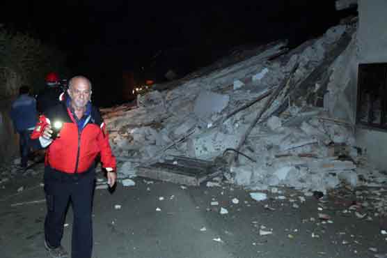 Strong twin quakes rock central Italy