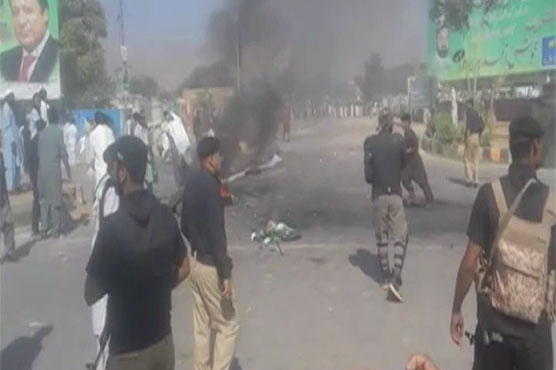 PTI, PML-N workers hurl stones on each other during PM Nawaz's Kohat rally