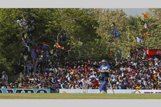 Police fire teargas at Sri Lanka cricket fans