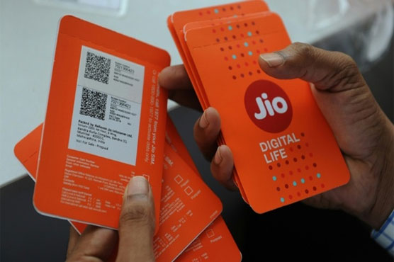 Mobile price wars as Indian tycoon pledges free 4G