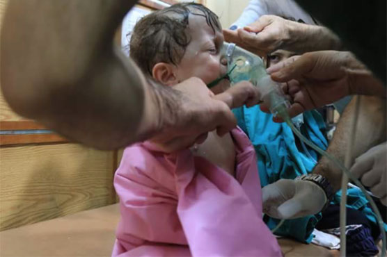 Suspected Aleppo chlorine attack chokes dozens, rescue workers, monitors say