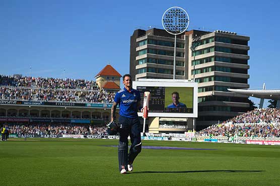 Run records fuel fears over bat-ball balance