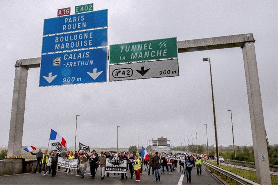 Britain to start building anti-migrant wall in Calais