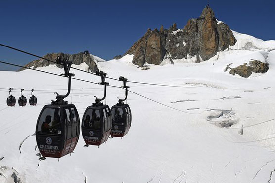 50 people remain stuck in cable cars suspended over French Alps