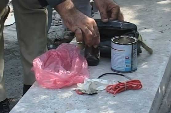 Peshawar police arrest suspected terrorist, recover bomb