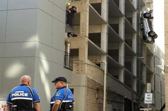 Bad parking job leaves car dangling from Austin garage