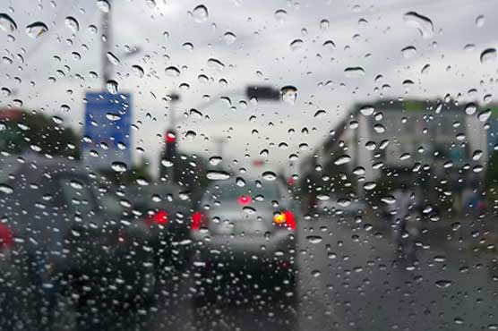 Gusty winds, drizzle lash various areas of Punjab