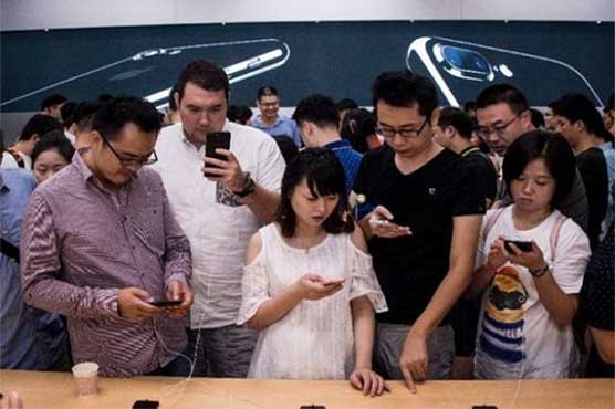 iPhone launch generates crowds, queues worldwide