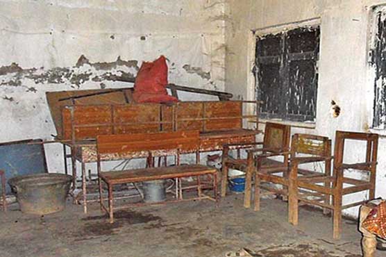 Students forced to take classes in dilapidated school in Faisalabad