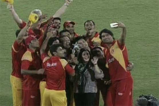 Misbah unveils PSL trophy in ceremony arranged by Islamabad United