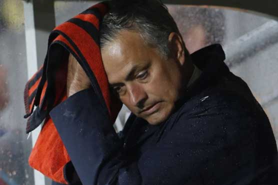 Mourinho feels heat as Wenger marks anniversary