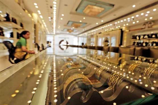 Gold price decreases further by Rs. 100 to reach Rs. 52,200 per tola