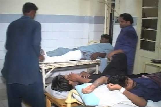 Rohri: 10 injured in pickup, trailer collision