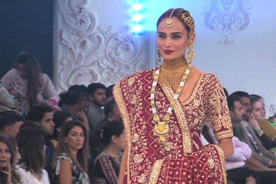 Sparkling apparels brighten 2nd day of Bridal Week in Lahore