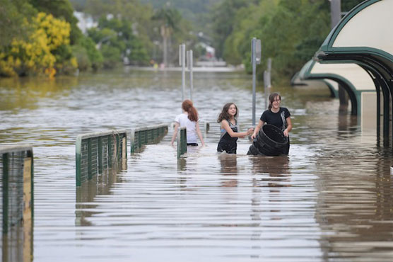 Australia floodwaters still rising, police search for missing